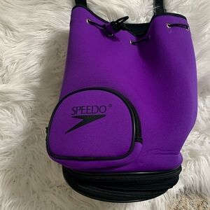 Speedo  neoprene bucket swim bag EUC 🏝️
